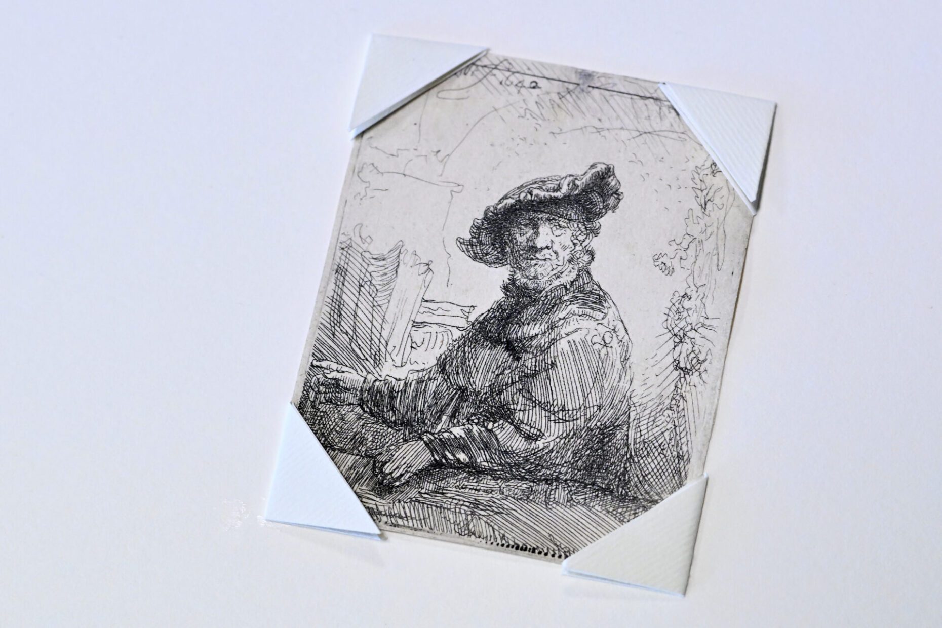 Fotografija prikazuje Rembrandtov bakropis Čovjek u sjenici iz 1642. godine