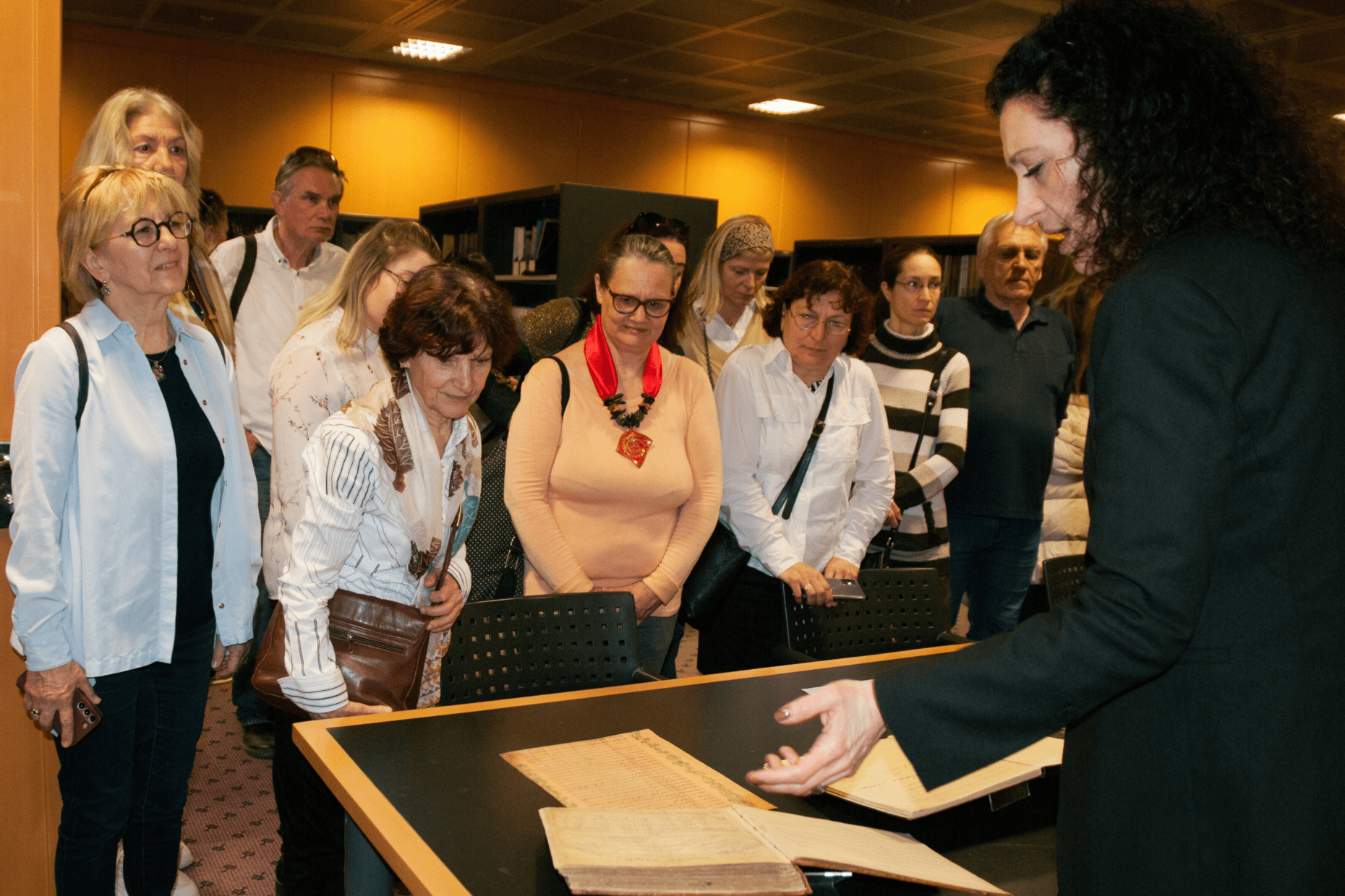 Fotografija prikazuje posjetitelje na Danima otvorenih vrata NSK