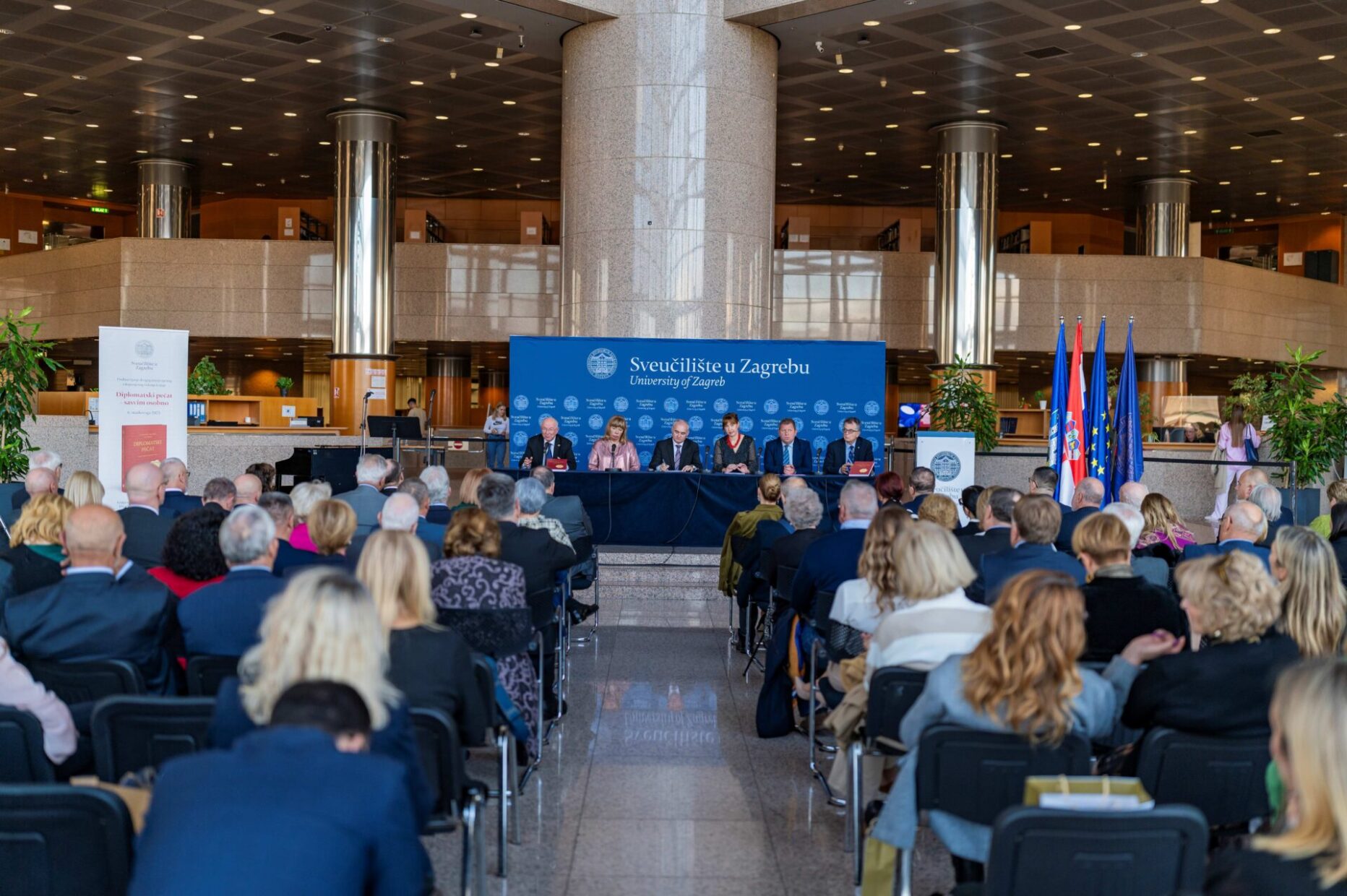 Sudionici na predstavljanju knjige „Diplomatski pečat – sasvim osobno“
