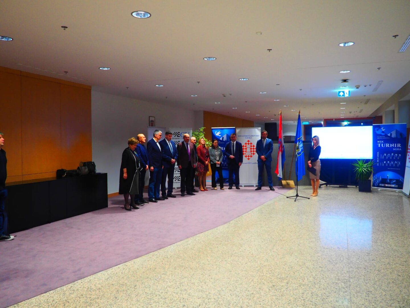 Nacionalna i sveučilišna knjižnica u Zagrebu ponovno domaćin međunarodnomu šahovskom turniru Sudionici otvorenja međunarodnoga šahovskog turnira