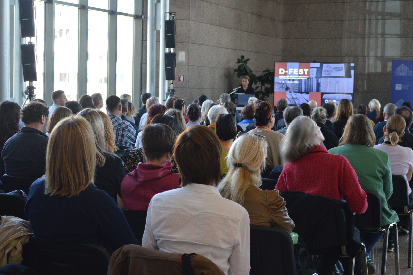 Poziv za prijavu izlaganja na Trinaestom festivalu hrvatskih digitalizacijskih projekata Fotografija prikazuje sudionike dvanaestog festivala hrvatskih digitalizacijskih projekata