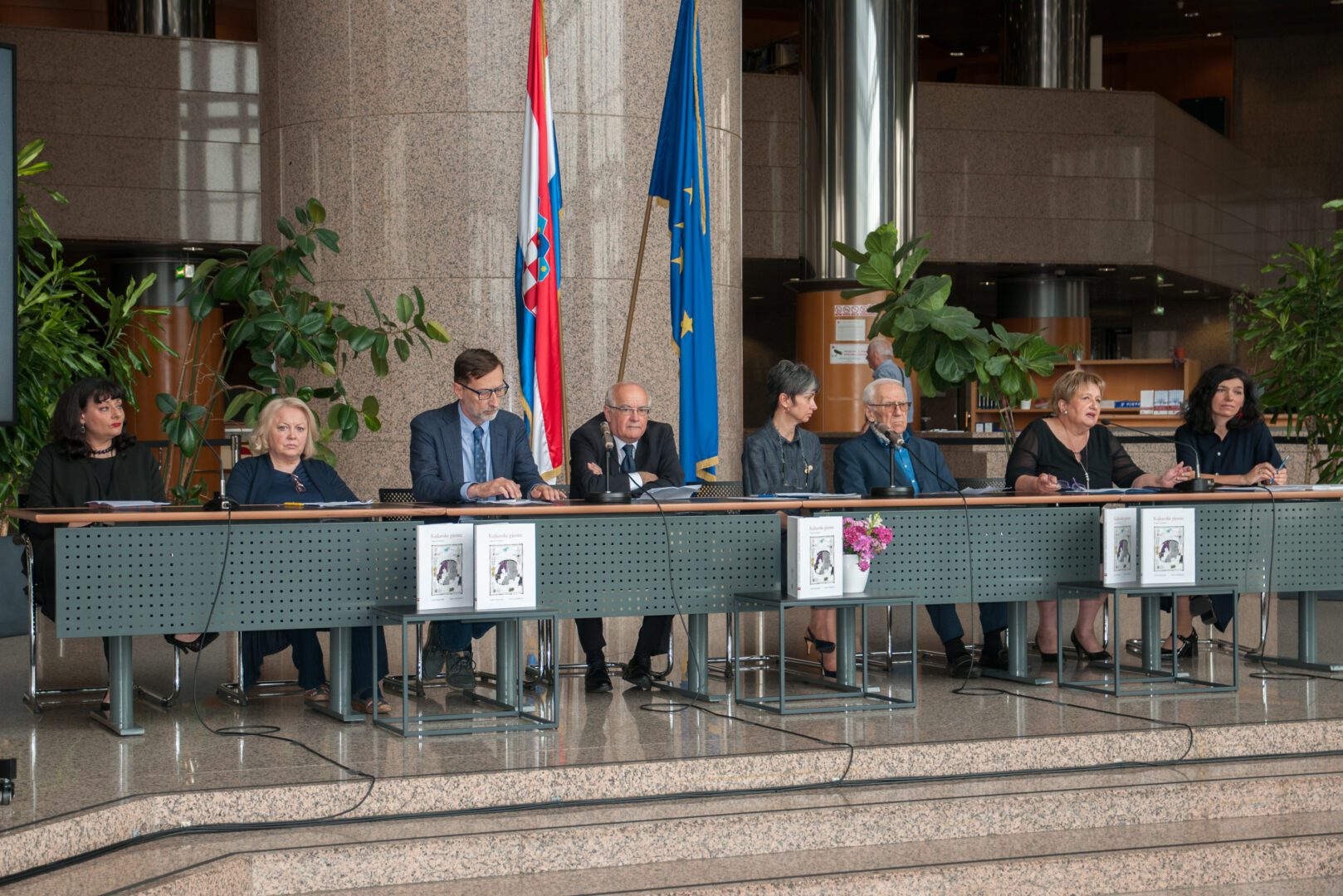 Književni oproštaj od akademika Luka Paljetka uz predstavljanje njegove posljednje zbirke pjesama „Kajkavske pjesme” održan u NSK O opusu Luka Paljetka kao i zbirci pjesama Kajkavske pjesme govorili su glavna ravnateljica NSK prof. dr, sc. Ivanka Stričević, mr. sc. Božo Biškupić, voditeljica Grafičke zbirke NSK mr. sc. Tamara Ilić Olujić, akademik Krešimir Nemec, predsjednik Matice hrvatske akademik Miro Gavran, dr. sc. Božica Pažur i akademkinja Sibila Petlevski. Manifestaciju su uveličali i predsjednik Vlade Republike Hrvatske mr. sc. Andrej Plenković te ministrica kulture i medija dr. sc. Nina Obuljen Koržinek.