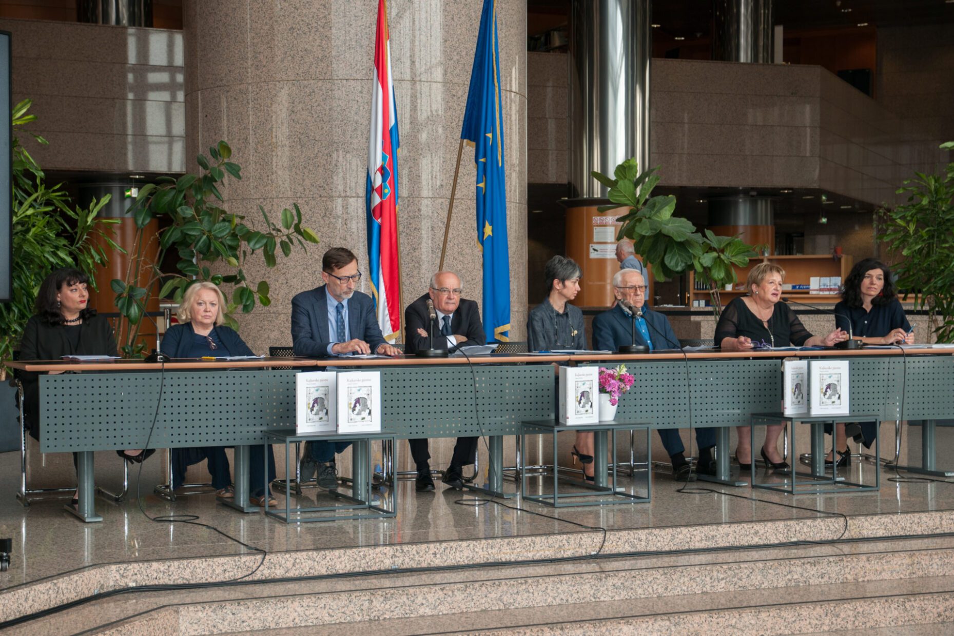 O opusu Luka Paljetka kao i zbirci pjesama Kajkavske pjesme govorili su glavna ravnateljica NSK prof. dr, sc. Ivanka Stričević, mr. sc. Božo Biškupić, voditeljica Grafičke zbirke NSK mr. sc. Tamara Ilić Olujić, akademik Krešimir Nemec, predsjednik Matice hrvatske akademik Miro Gavran, dr. sc. Božica Pažur i akademkinja Sibila Petlevski. Manifestaciju su uveličali i predsjednik Vlade Republike Hrvatske mr. sc. Andrej Plenković te ministrica kulture i medija dr. sc. Nina Obuljen Koržinek.