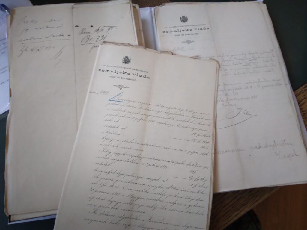 Arhivski spisi s dokumentacijom nastalom u procesu cenzure.