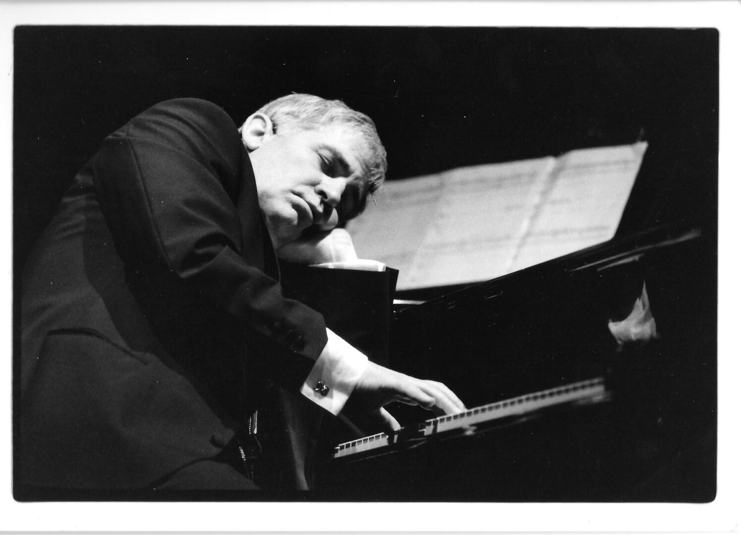 U spomen na skladatelja Silvija Foretića Izvedba djela Lullaby for myself. Iz ostavštine Silvija Foretića. Zbirka muzikalija i audiomaterijala NSK, Duisburg (?), 1997.?