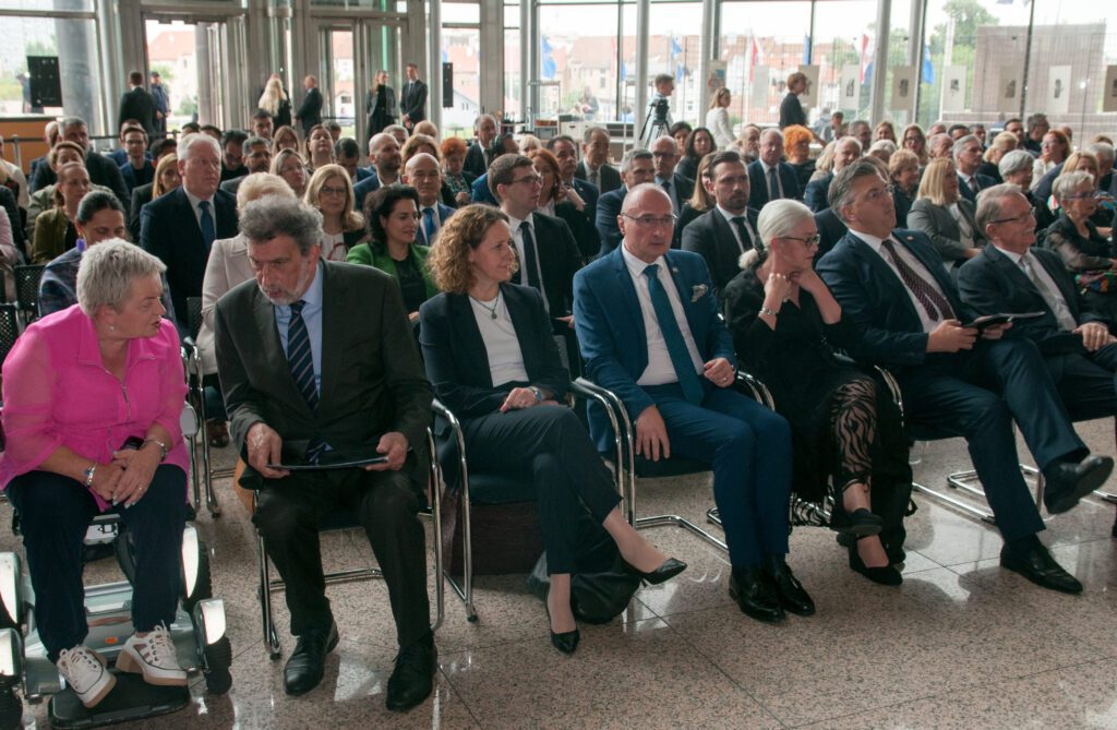 Sudionici na predstavljanju knjige „Arhitektura predsjedanja“ akademika Velimira Neidhardta