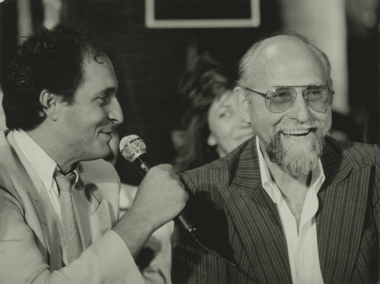 Izložba „Daleko su moji škoji“ u Muzeju Festivala dalmatinskih klapa Omiš Fotografija s autorske večeri Dinka Fija na Festivalu dalmatinskih klapa Omiš 28. srpnja 1989. Izvor: spomen-knjiga 2 iz ostavštine Dinka Fija, Zbirka muzikalija i materijala NSK.