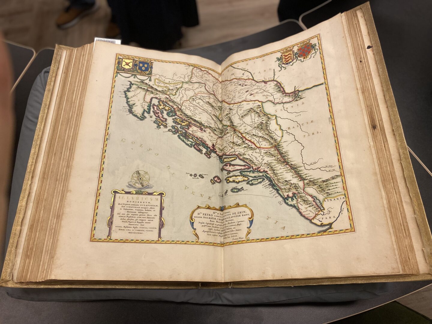 Otac hrvatske historiografije Ivan Lučić predstavljen nizozemskoj javnosti Lučićevo kapitalno djelo „De regno Dalmatiae et Croatiae“ (O Kraljevstvu Dalmacije i Hrvatske).