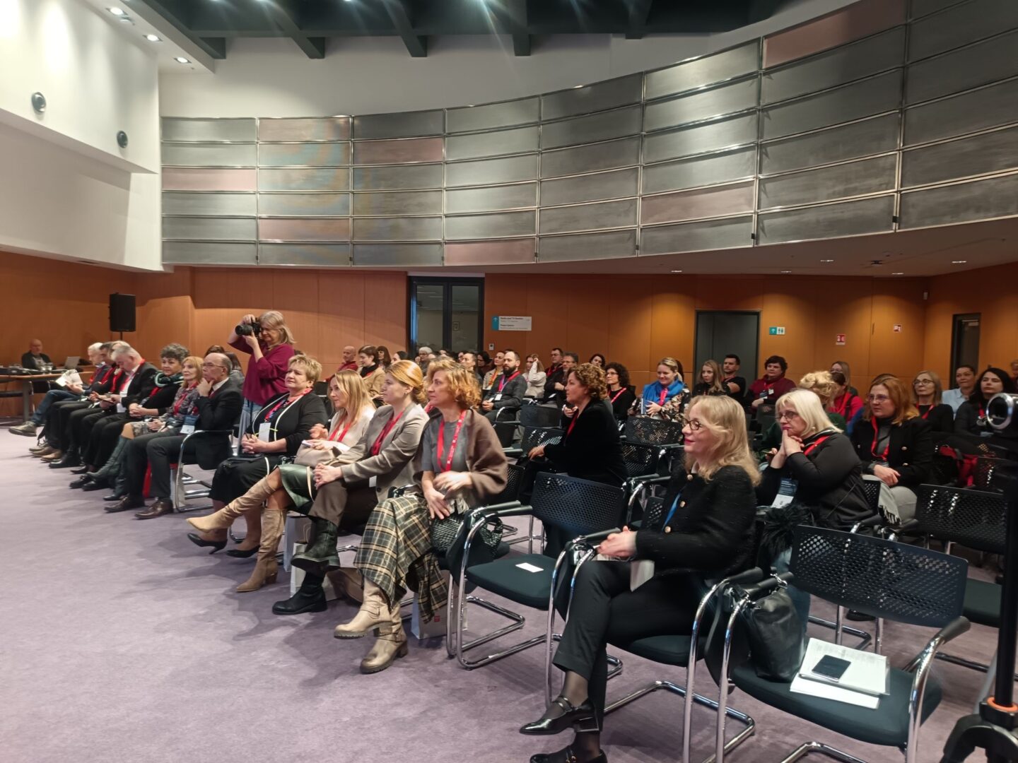 Održana konferencija „Sistemsko knjižničarstvo 2024.: Digitalna zrelost knjižnica“ Sudionici konferencije „Sistemsko knjižničarstvo 2024.: Digitalna zrelost knjižnica“