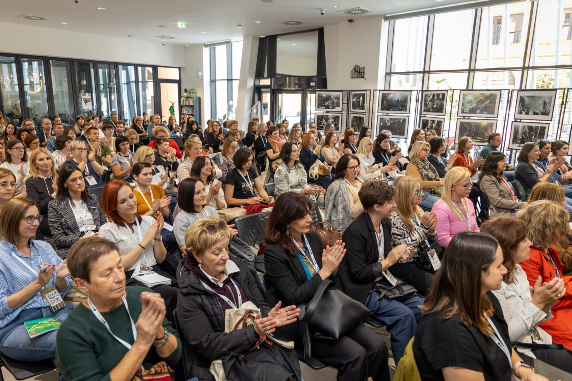 Sudionici 15. savjetovanja za narodne knjižnice u RH u Gradskoj knjižnici i čitaonici Vinkovci.