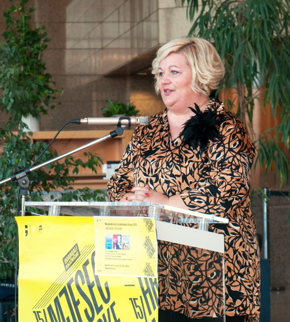 Informatorica na hrvatskom jeziku Gradske knjižnice Subotica Bernadica Ivanković. 