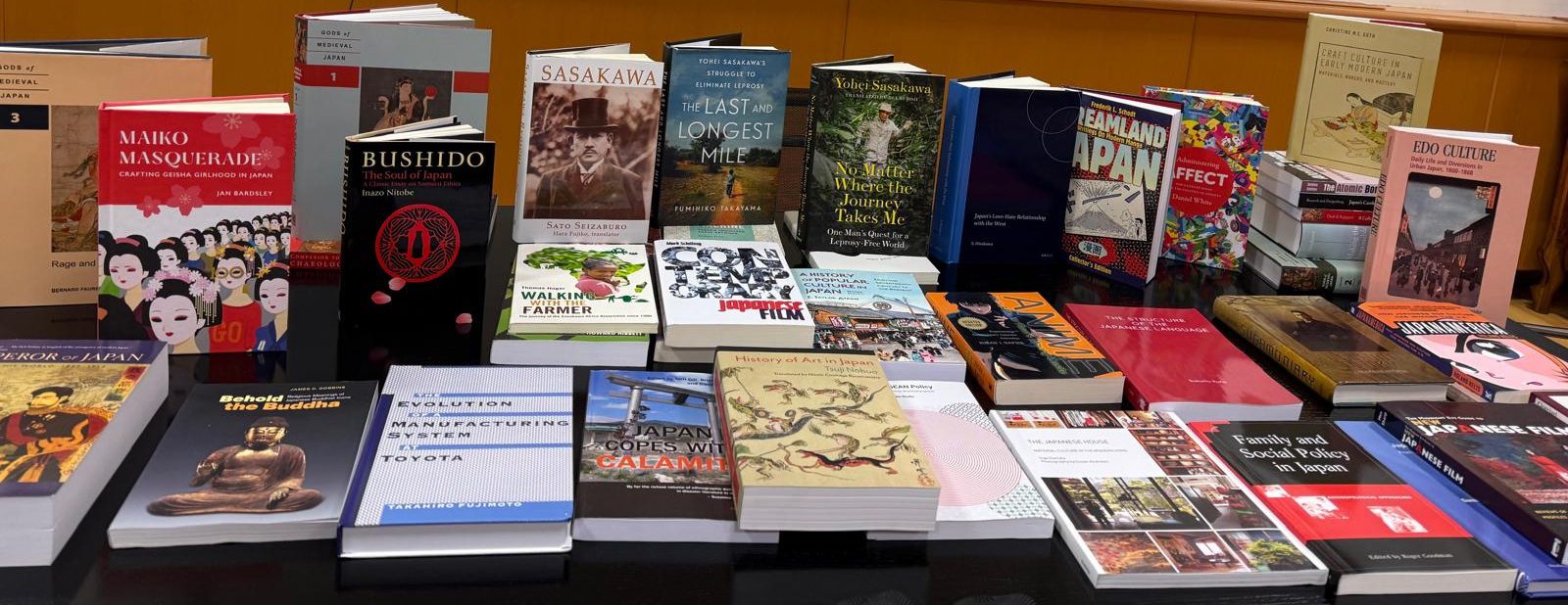 Primjerci darovanih knjiga NSK koje približavaju bogatstva Japana