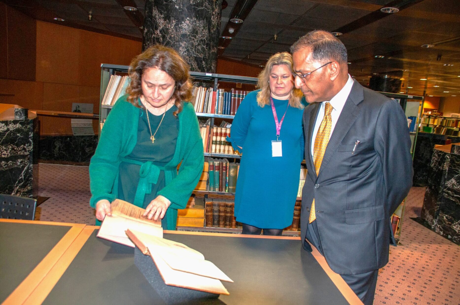 Ambassador Extraordinary and Plenipotentiary of the Embassy of the Republic of India to the Republic of Croatia His Excellency Arun Goel during his visit to the NSK Manuscripts and Rare Books Collection.