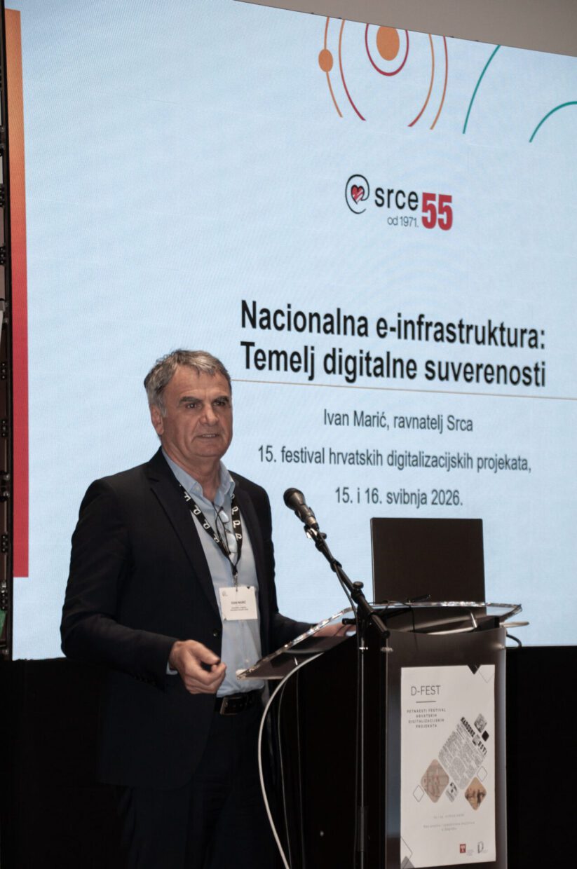 Ivan Marić sa Sveučilišta u Zagrebu, Sveučilišni računski centar na 15. D-festu s prezentacijom „ Nacionalna e-infrastruktura: temelj digitalne suverenosti“.