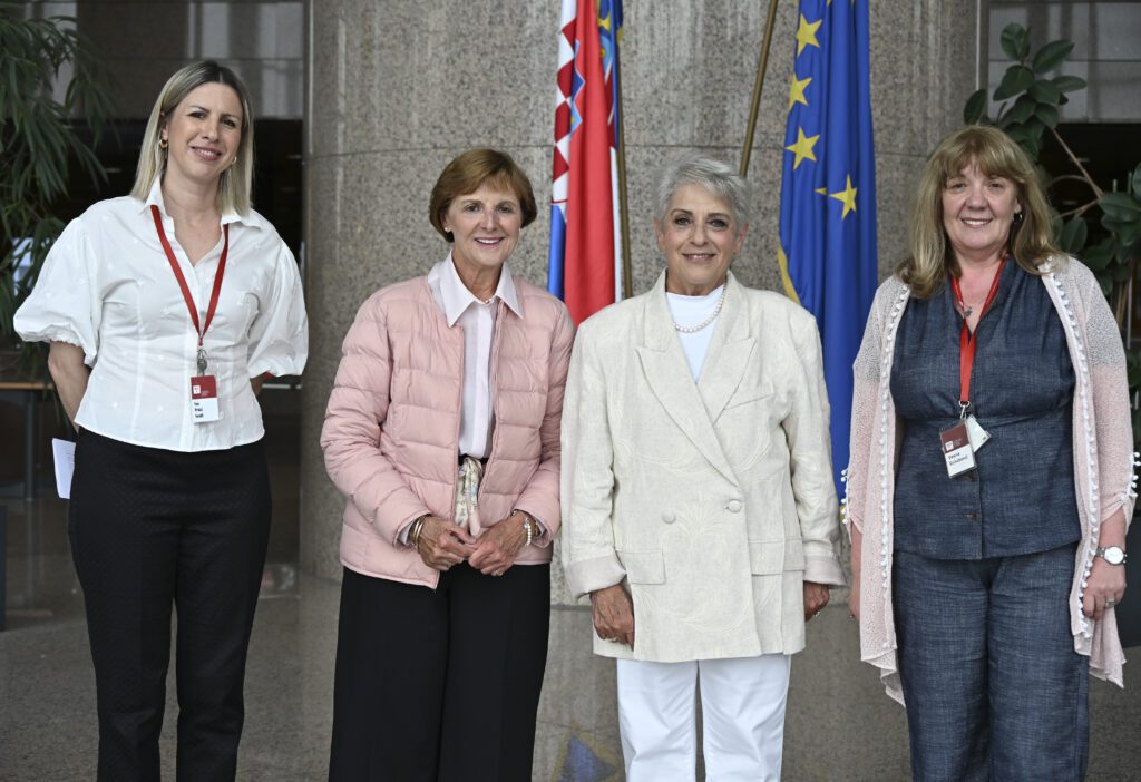 Slijeva nadesno: dr. sc. Iva Vrkić Seidl, autorice publikacije Rosemary Antoinette Francescutti i Mary Anne Sinovich te dr. sc. Vesna Golubović.