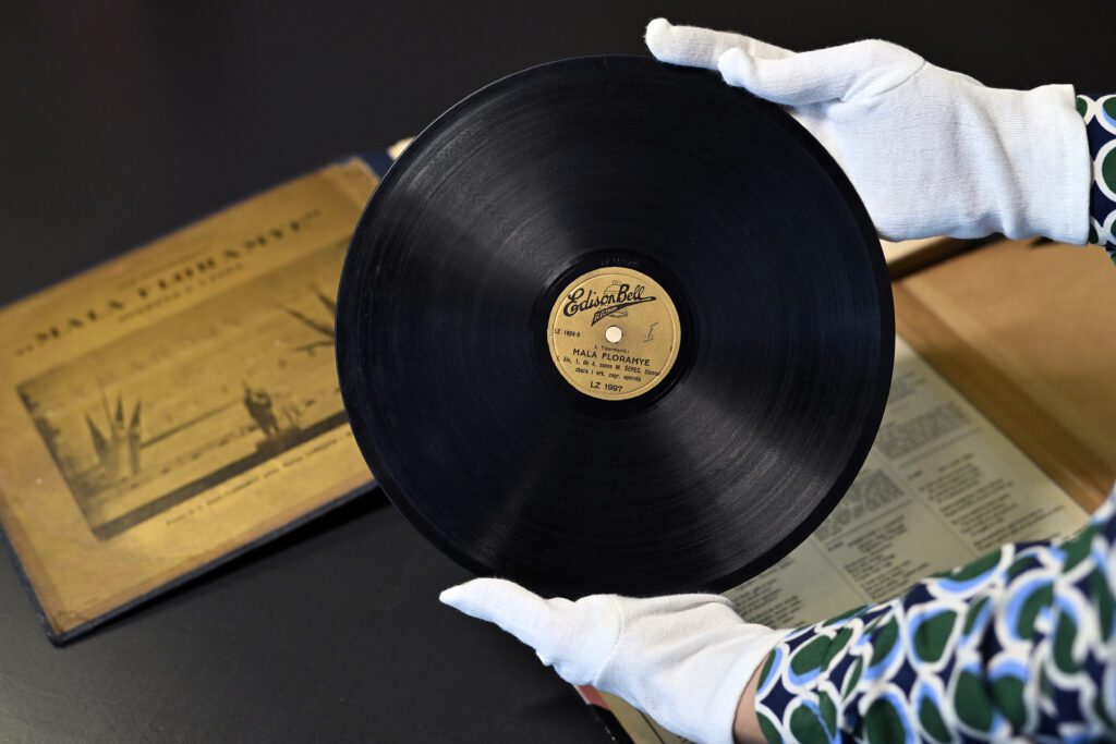 Mala Floramye, Ivo Tijardović, opereta, album na šelak gramofonskim pločama.