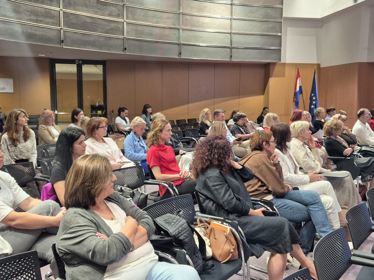 U Nacionalnoj i sveučilišnoj knjižnici održan je redoviti kvartalni sastanak Stručnoga vijeća voditelja i stručnih suradnika županijskih matičnih razvojnih službi za narodne i školske knjižnice te ravnatelja županijskih matičnih narodnih knjižnica.
